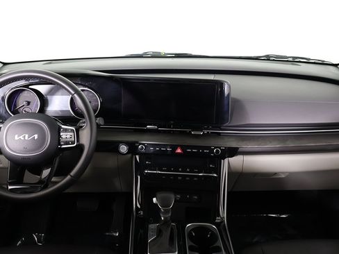 Used 2024 Kia Carnival EX image 46