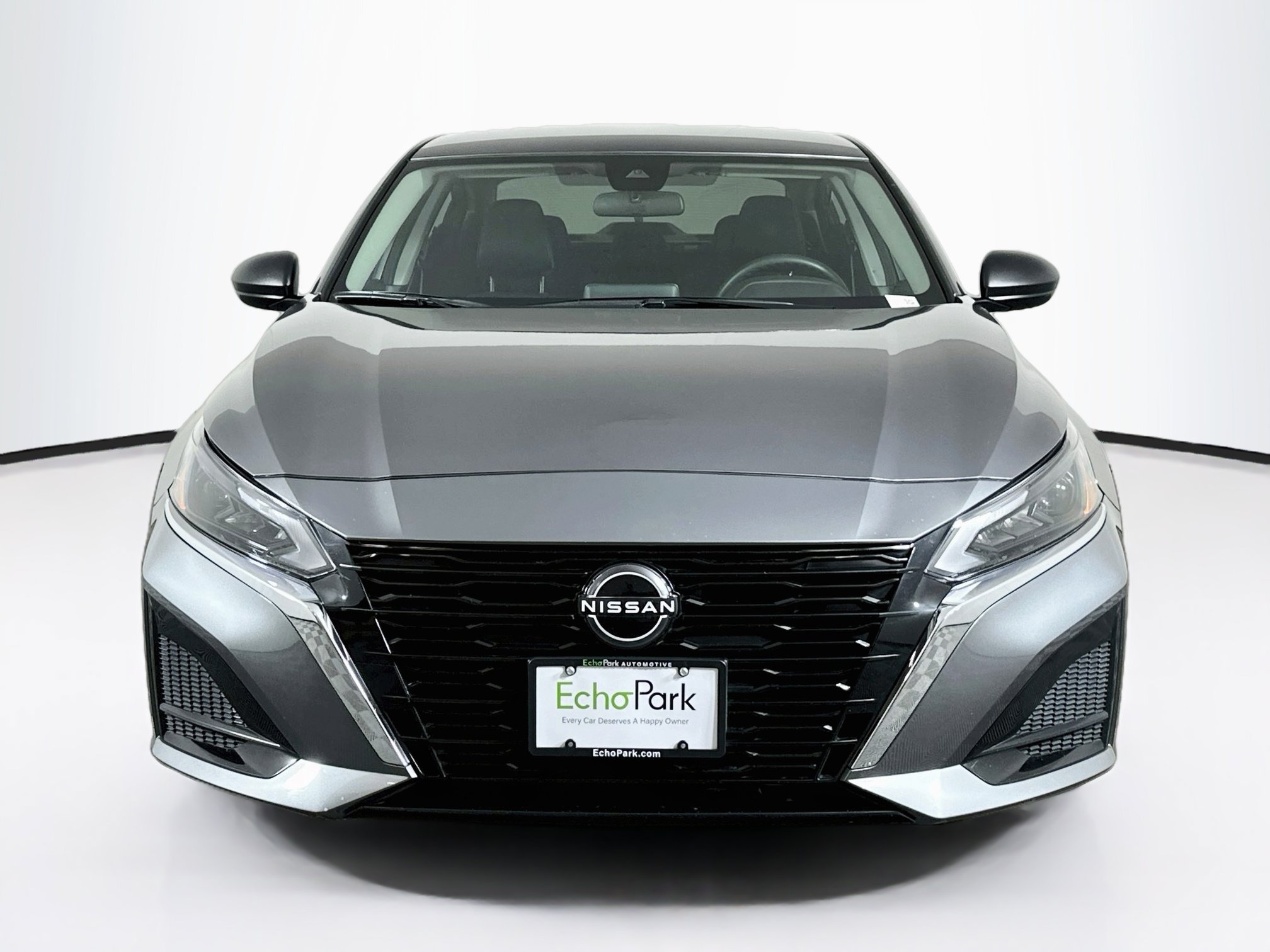 Used 2024 Nissan Altima 2.5 SV FWD image 2