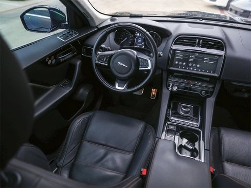 Used 2019 Jaguar F-PACE Prestige image 34