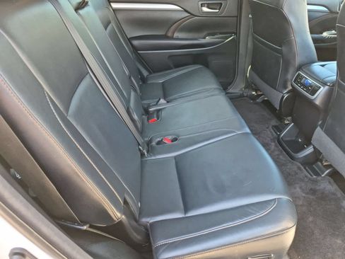 Used 2016 Toyota Highlander XLE AWD/4WD image 21