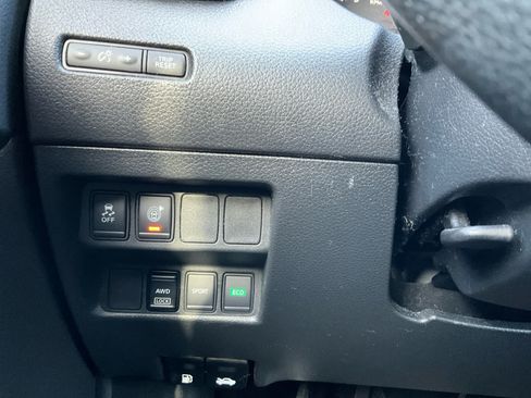 Used 2017 Nissan Rogue SV AWD/4WD image 16