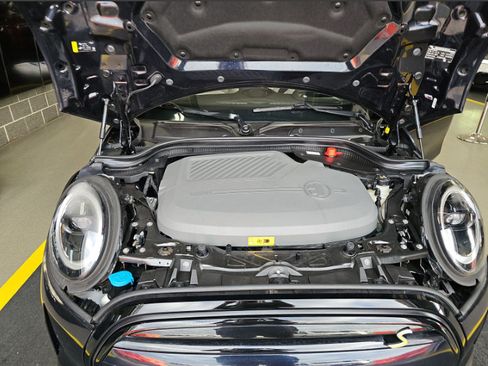 Used 2023 MINI Cooper SE FWD image 9