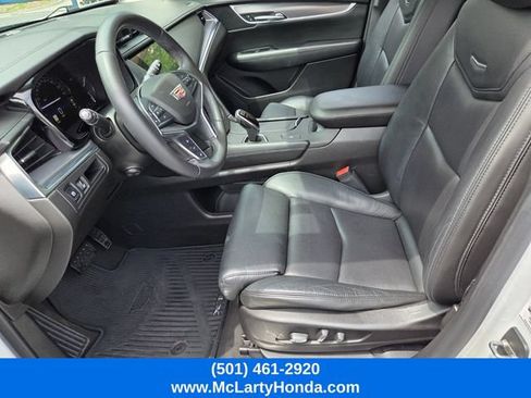 Used 2017 Cadillac XT5 Luxury w/ Driver Awareness Package FWD image 10