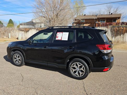 Used 2022 Subaru Forester Premium image 5