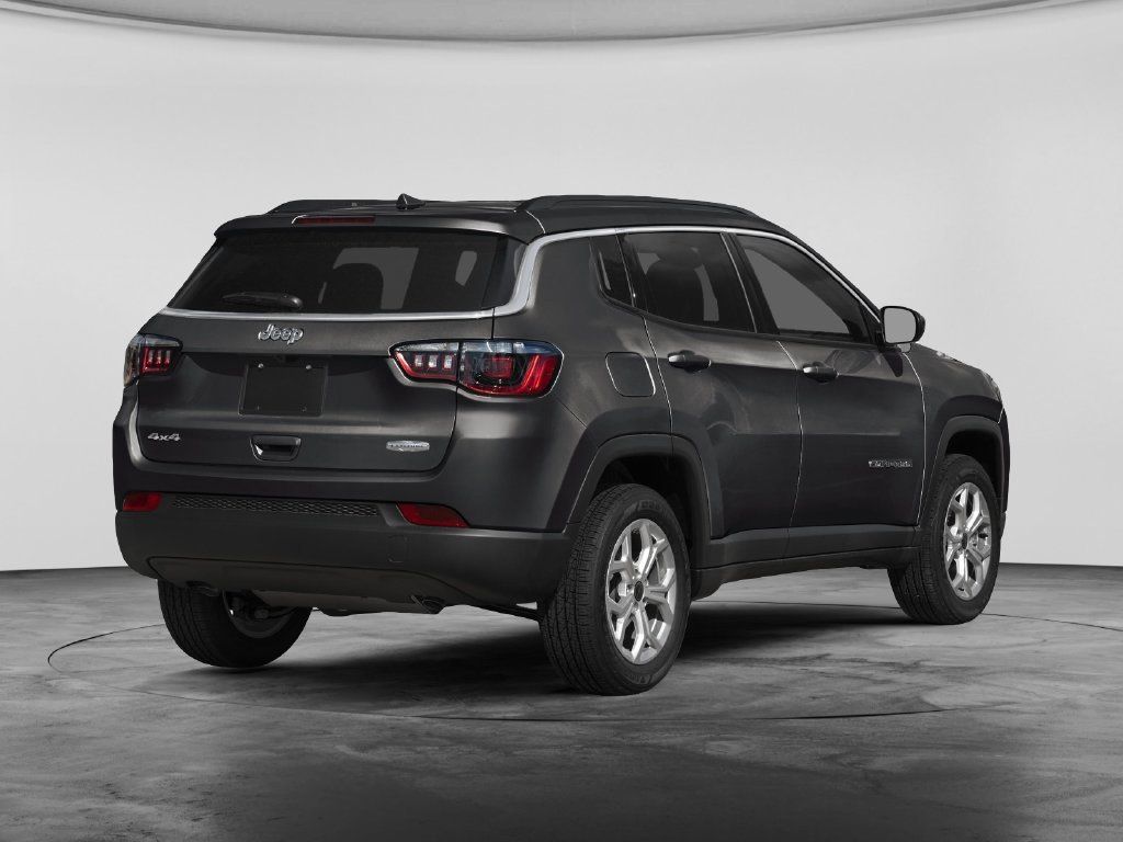 Used 2025 Jeep Compass Limited AWD/4WD image 2