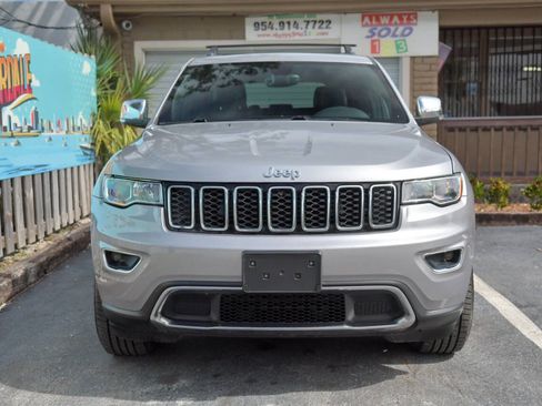 Used 2018 Jeep Grand Cherokee Limited image 2