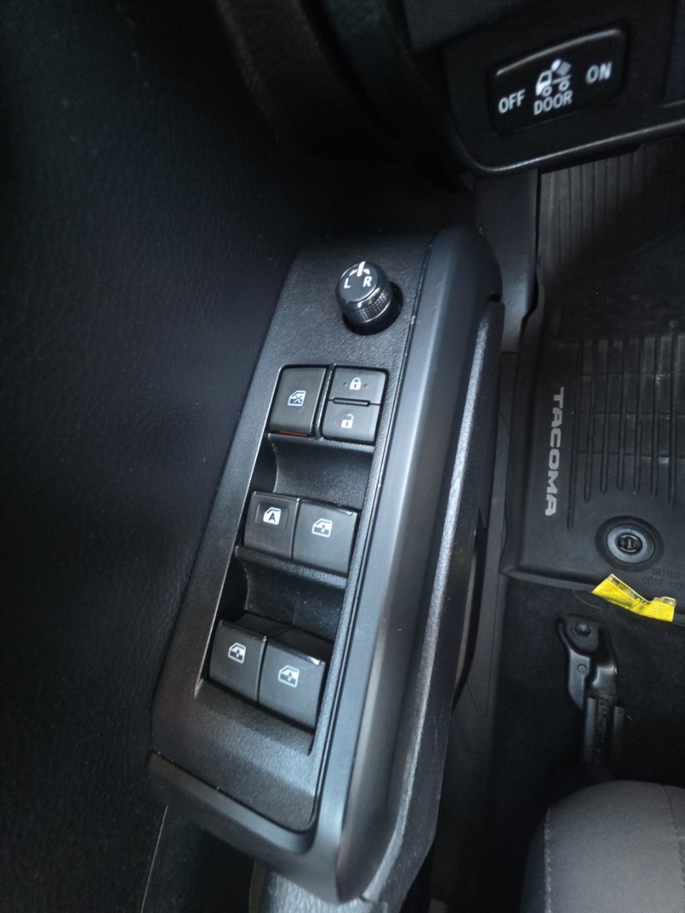 Used 2020 Toyota Tacoma SR AWD/4WD image 34