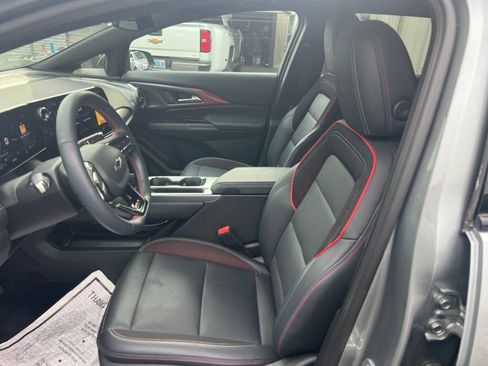 Used 2024 Chevrolet Equinox EV RS FWD image 10
