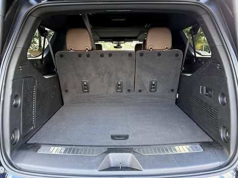 Used 2022 Chevrolet Suburban High Country image 12