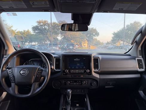 Used 2024 Nissan Frontier SV w/ SV Convenience Package RWD image 17