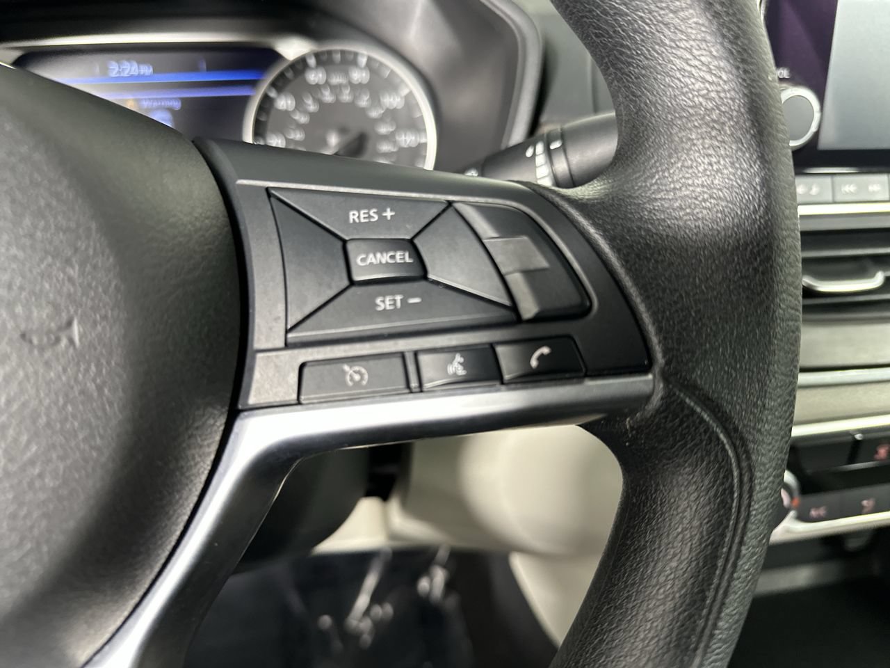 Used 2025 Nissan Altima 2.5 SV FWD image 8