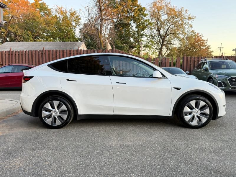Used 2023 Tesla Model Y Long Range AWD/4WD image 5