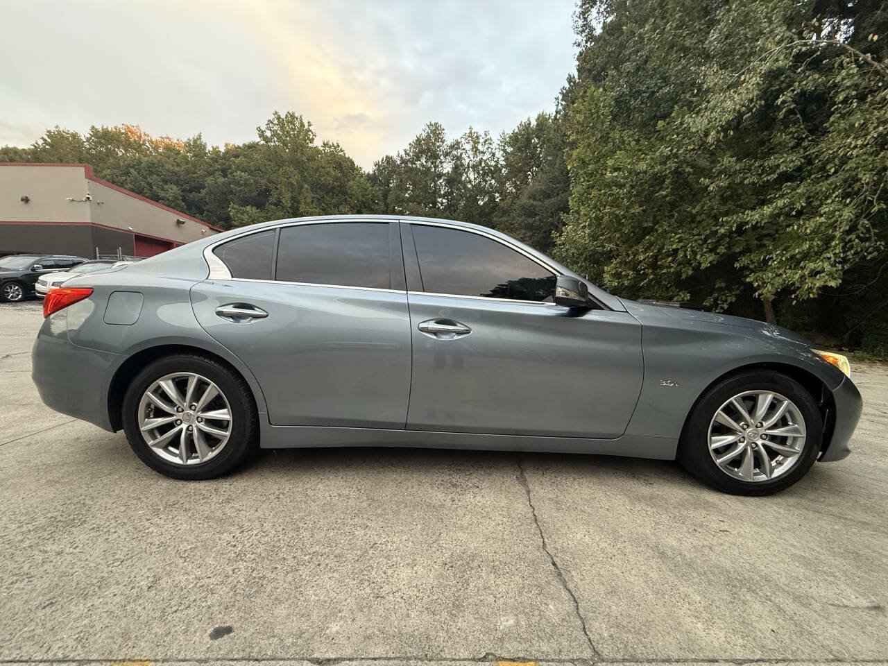 Used 2017 INFINITI Q50 3.0t Premium RWD image 8