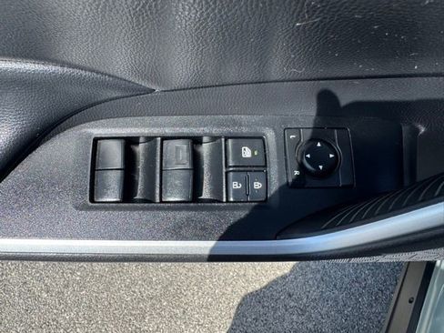 Used 2021 Toyota RAV4 XLE w/ Convenience Package AWD/4WD image 10