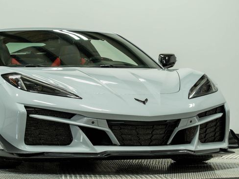 Used 2023 Chevrolet Corvette Z06 w/ Z07 Performance Package RWD image 14