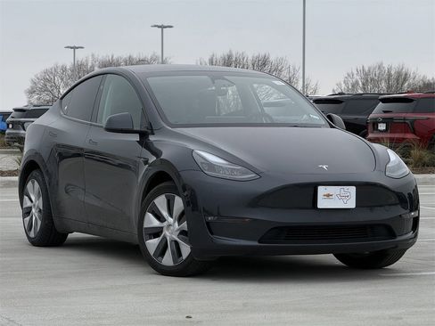 Used 2024 Tesla Model Y Long Range image 2