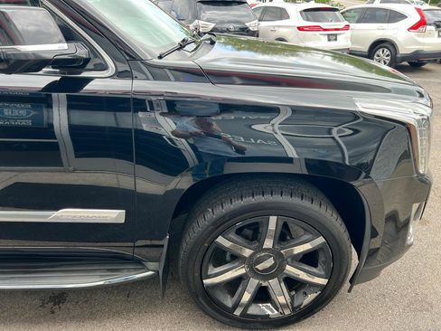 Used 2016 Cadillac Escalade ESV Luxury AWD/4WD image 7