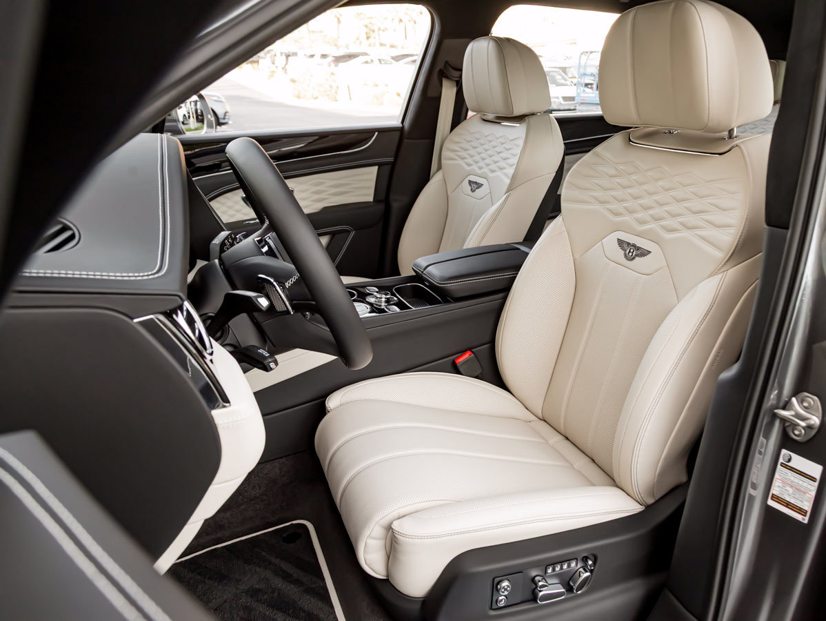 Used 2026 Bentley Bentayga AWD/4WD image 16
