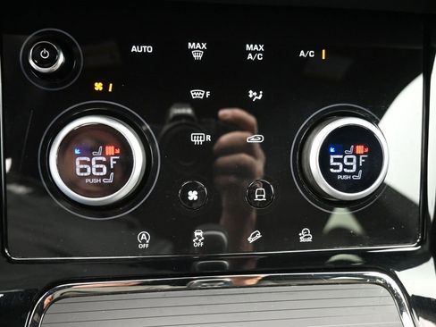 Used 2023 Land Rover Range Rover Evoque R-Dynamic SE image 17