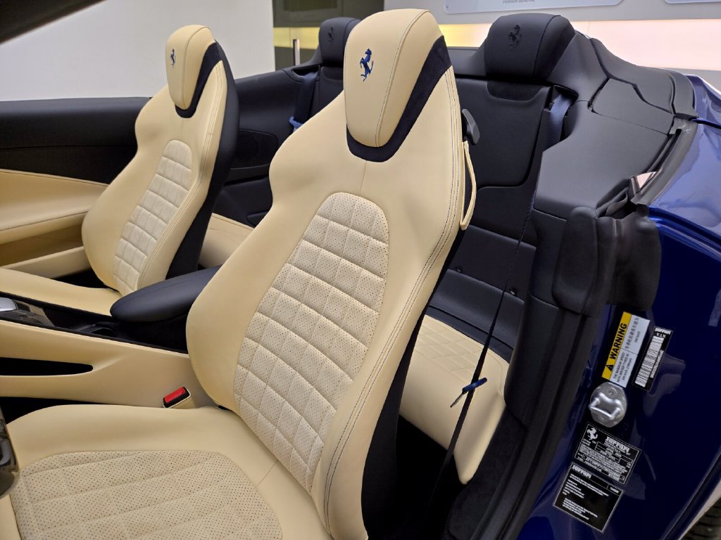 Used 2025 Ferrari Roma Spider RWD image 35