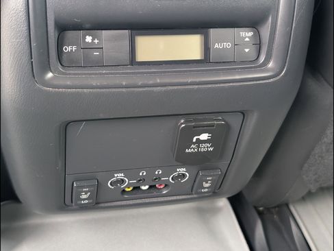 Used 2014 Nissan Pathfinder Platinum w/ Platinum Premium Package FWD image 20