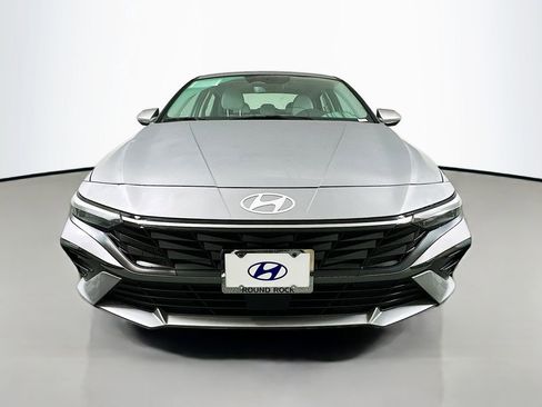 New 2025 Hyundai Elantra Limited image 2