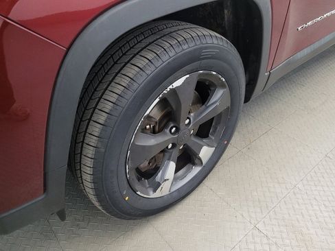 Used 2019 Jeep Cherokee Limited AWD/4WD image 31