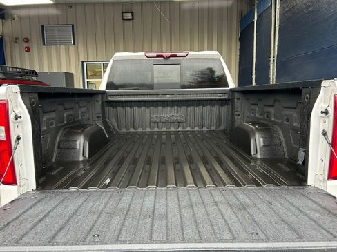 Used 2022 Chevrolet Silverado 1500 High Country w/ Technology Package image 24