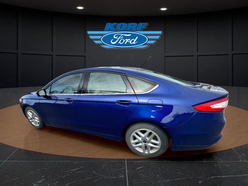 Used 2016 Ford Fusion SE image 2