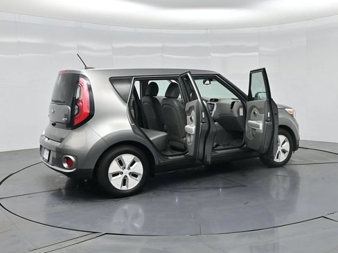 Used 2016 Kia Soul EV + FWD image 4