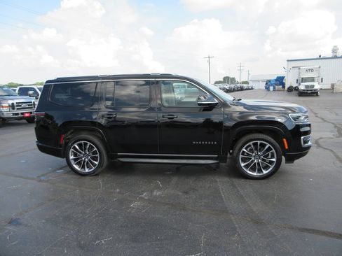 Used 2023 Jeep Wagoneer Series II w/ Premium Group I AWD/4WD image 5