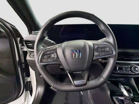 Used 2024 Buick Envista Sport Touring w/ Convenience I Package FWD image 13