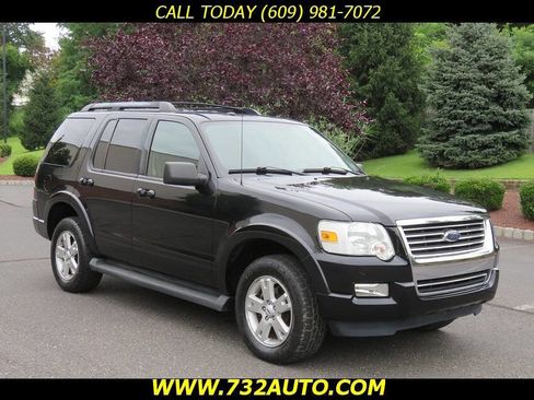 Used 2009 Ford Explorer XLT image 3