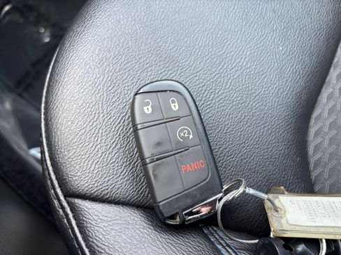 Used 2025 Jeep Compass Latitude AWD/4WD image 25