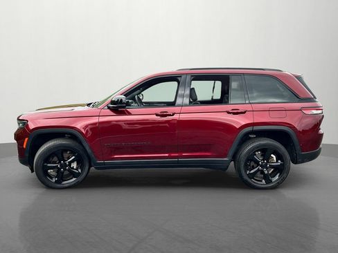 Used 2022 Jeep Grand Cherokee Altitude AWD/4WD image 5