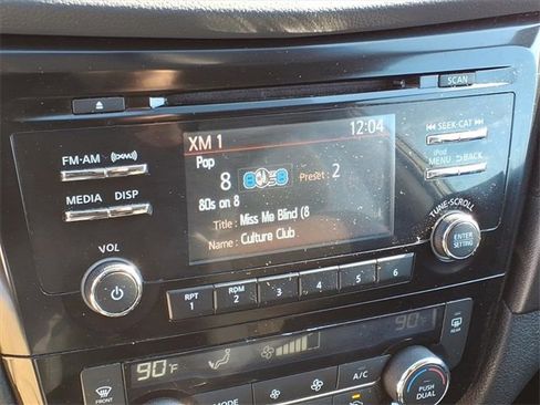 Used 2017 Nissan Rogue SV image 18