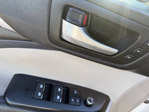 Used 2016 Toyota Highlander Limited FWD image 6