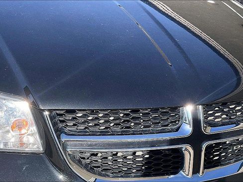 Used 2020 Dodge Grand Caravan SXT image 32