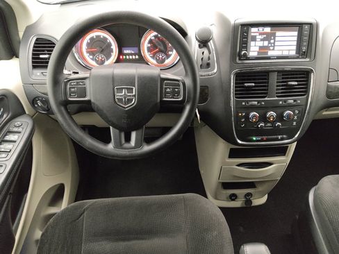 Used 2018 Dodge Grand Caravan SE w/ UConnect Hands-Free Group FWD image 22