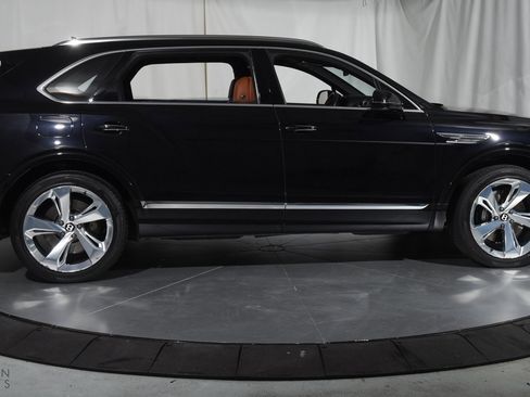 Certified 2023 Bentley Bentayga Extended Wheelbase image 6