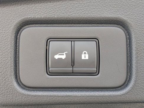 Used 2025 Nissan Pathfinder SV image 13