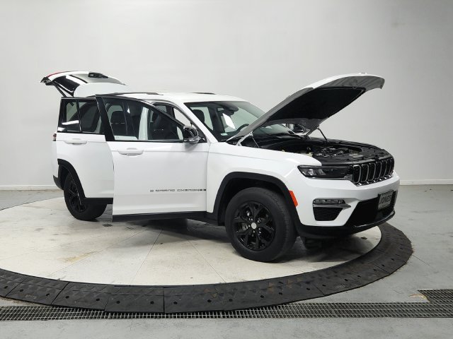 Used 2023 Jeep Grand Cherokee Limited AWD/4WD image 10