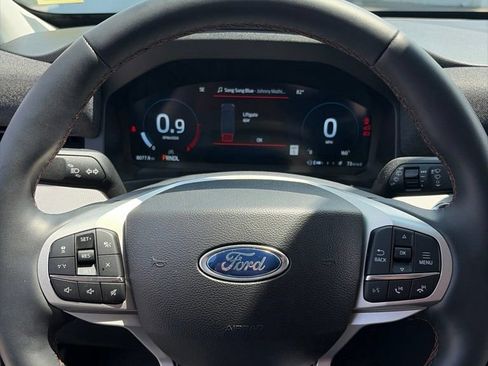Used 2025 Ford Explorer Active AWD/4WD image 22