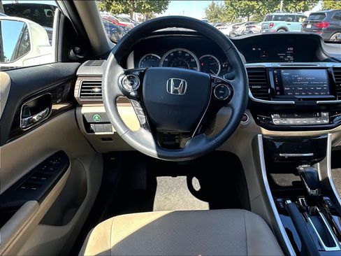 Used 2017 Honda Accord EX-L image 11