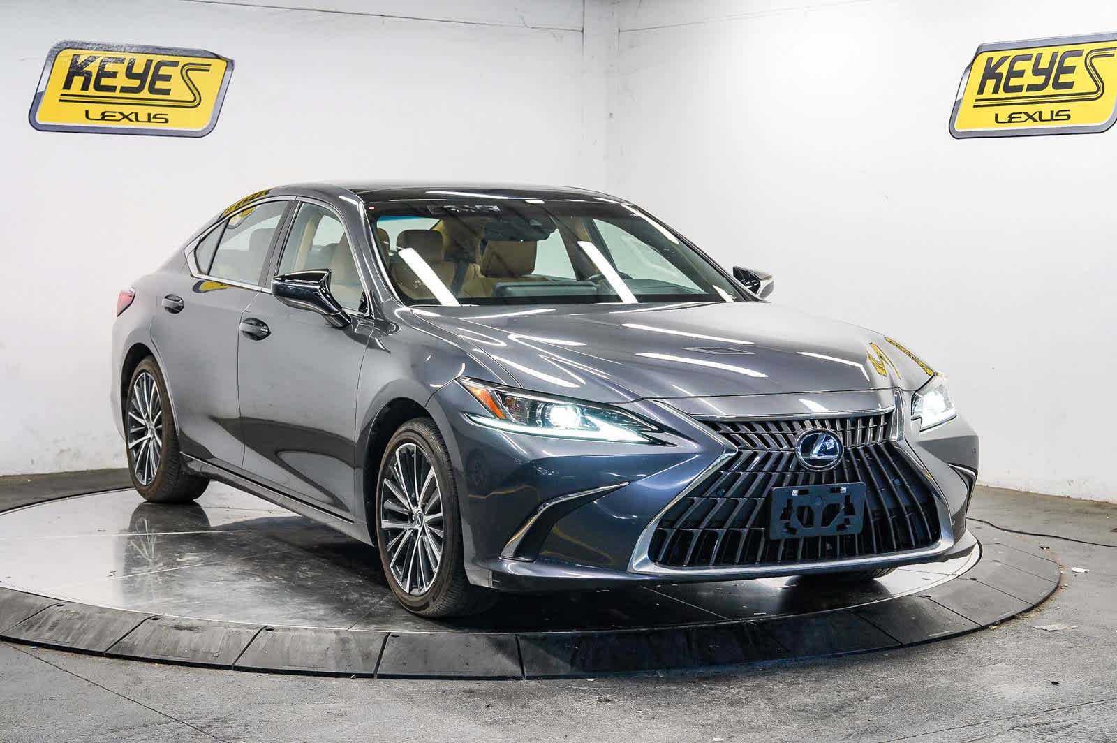 Used 2024 Lexus ES 350 w/ Premium Package FWD image 5