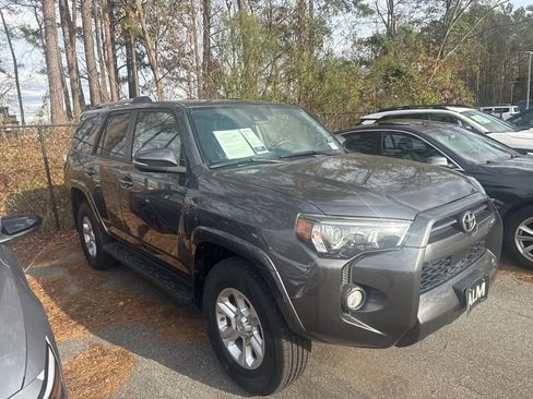 Used 2020 Toyota 4Runner SR5 image 3