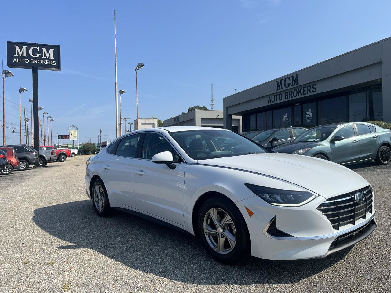 Used 2021 Hyundai Sonata SE FWD image 2