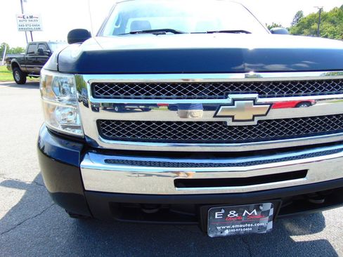 Used 2010 Chevrolet Silverado 1500 LT w/ Interior Plus Package AWD/4WD image 28
