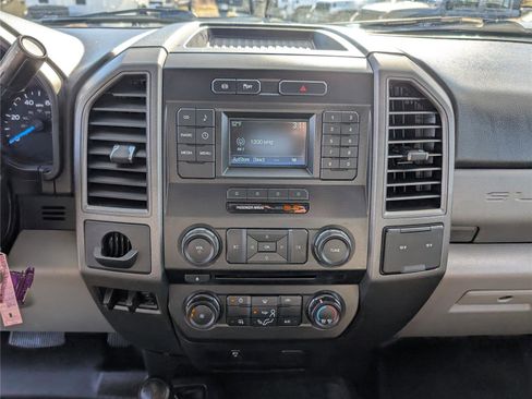 Used 2017 Ford F550 4x4 Regular Cab Super Duty image 17