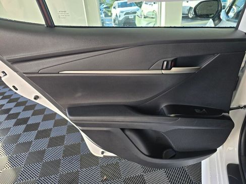 Used 2025 Toyota Camry SE image 37